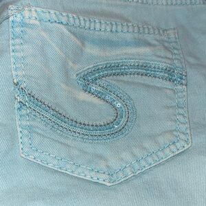 Silver Jeans Women's Light Blue Capris